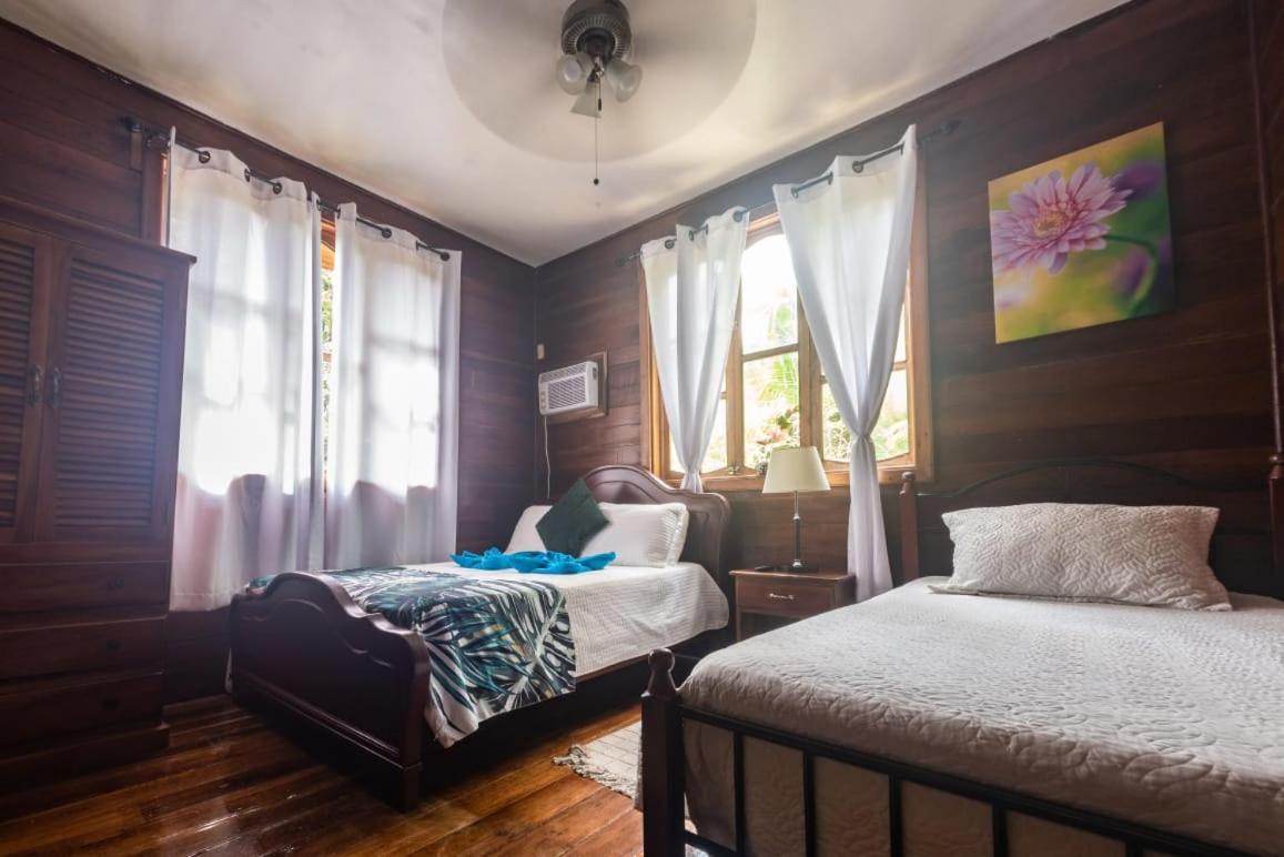 Hotel Tierra Verde Bed And Breakfast Bocas Town Exterior photo