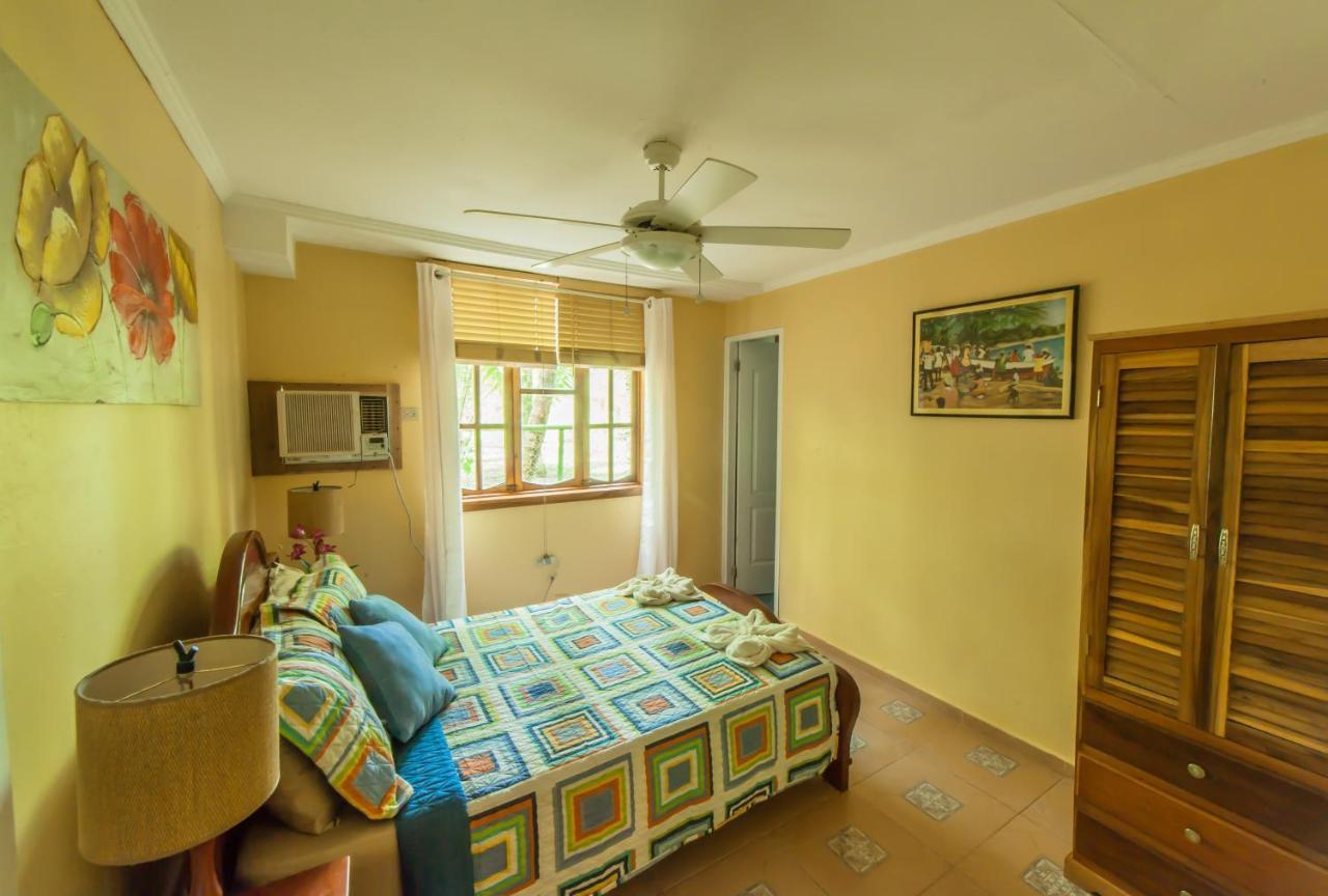 Hotel Tierra Verde Bed And Breakfast Bocas Town Exterior photo