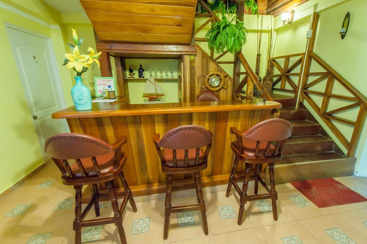 Hotel Tierra Verde Bed And Breakfast Bocas Town Exterior photo